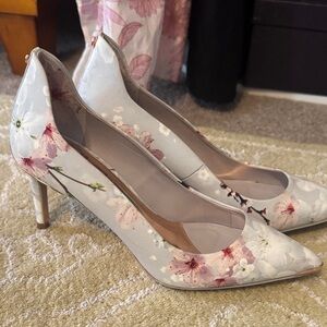Ted Baker Floral Pointed Toe Pumps in Light Gray and Pink